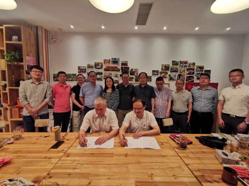 簽約照片3.jpg